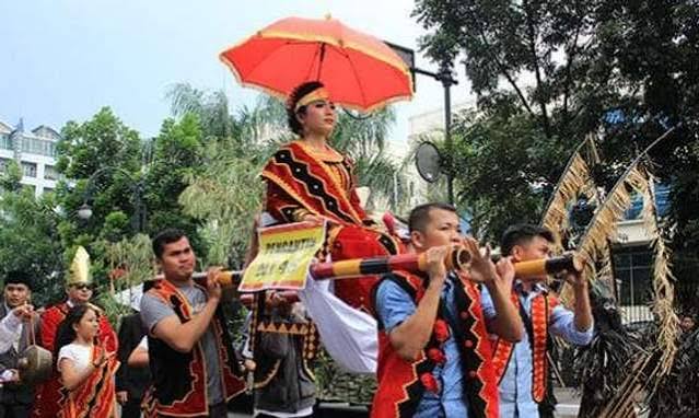 Tradisi tandu pengantin Nias, Famahea ni'owalu